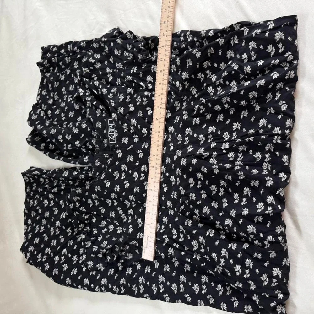floral jumpsuit  90s cottagecore city triangles fits‎ like a medium